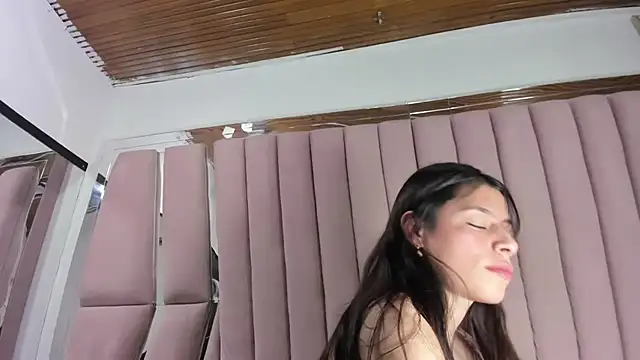 Sasha_Petitte webcam
