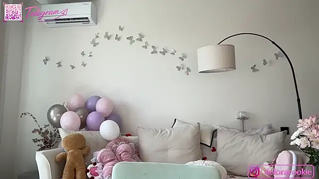 delorathecookiee Live Web Cam Show