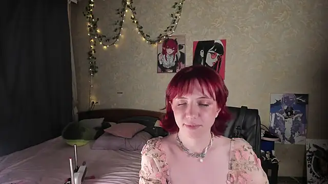 Love_is_Lola webcam