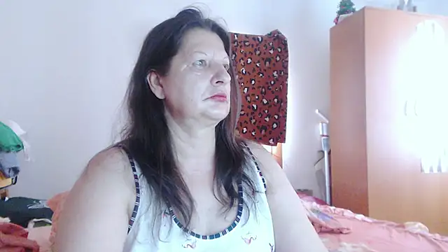 ExtasyMature live cam on StripChat