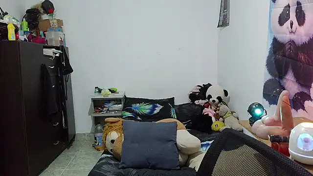 curly_greeneyed webcam