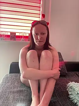 LindaLee90 live cam on StripChat