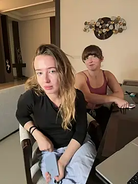 Nura_n_Sarah webcam