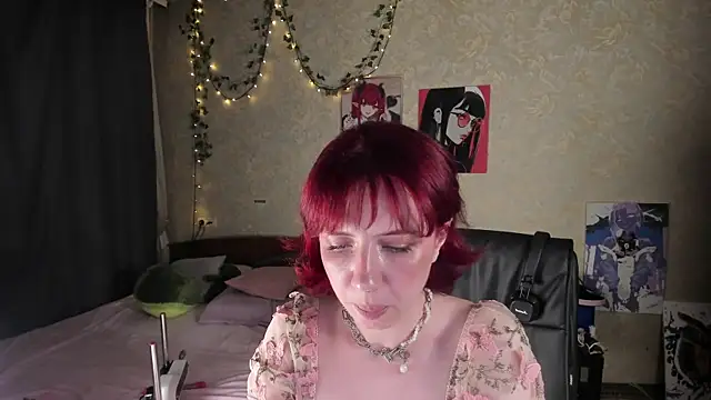 Love_is_Lola webcam