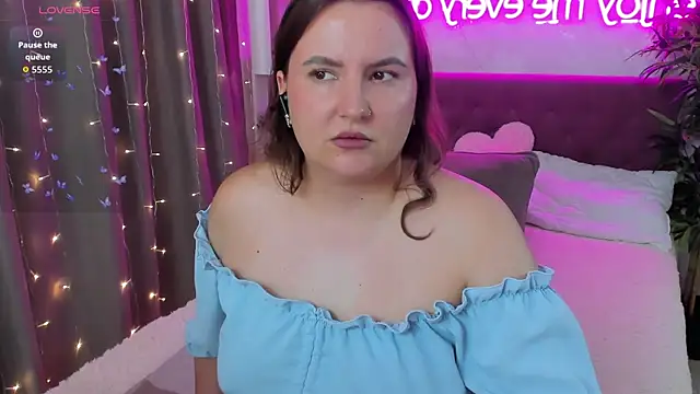 FeralPeach webcam