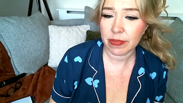MissHoneyPenny webcam