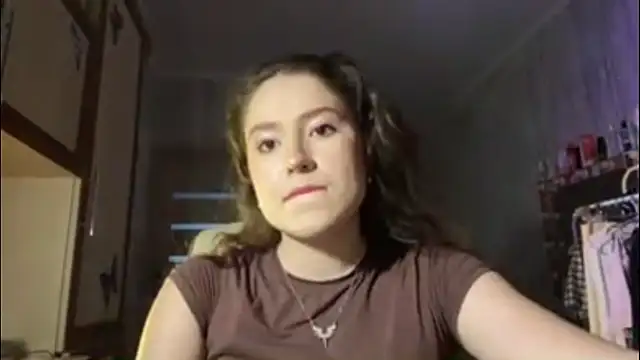 CrispyVeil webcam