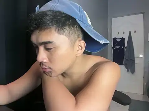 pinoyAdrianneXXX webcam