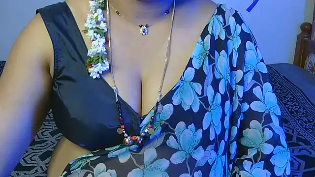 LouleyRani_ webcam
