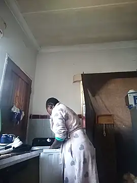 sluttylaura21 webcam