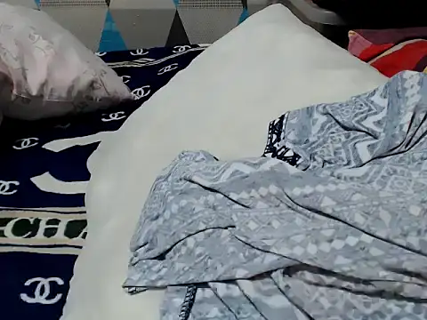 Trish_CurveCock webcam