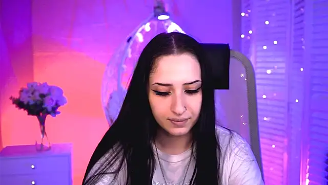 MonicaLowes webcam