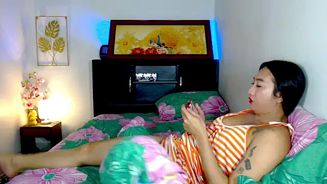 LovelyQueen69 webcam