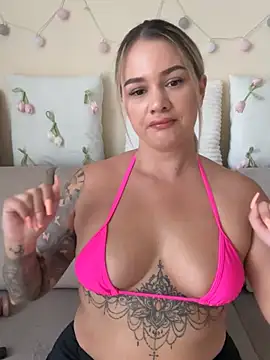 xXBigPeachBunnyxXx live cam on StripChat