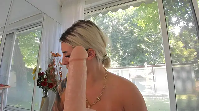 Ella_Vee webcam