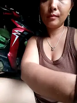Angelina-Luxxy webcam
