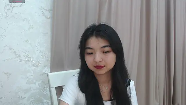 Shy_Kira live cam on StripChat