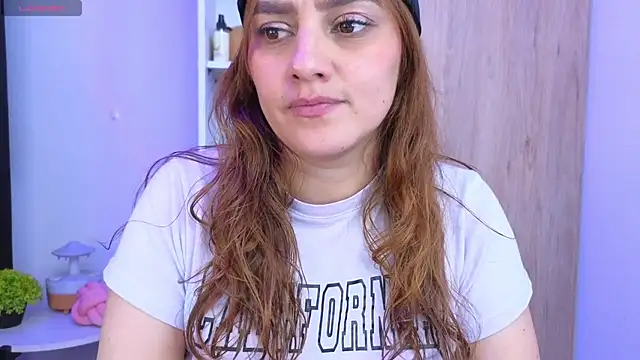 Lu_perez live cam on StripChat