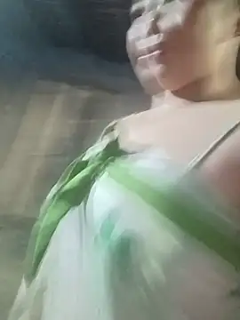quynhkoolbae live cam on StripChat