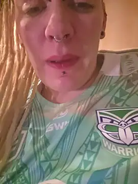 PinkTheHawk webcam