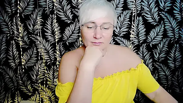 Olivia_playful webcam