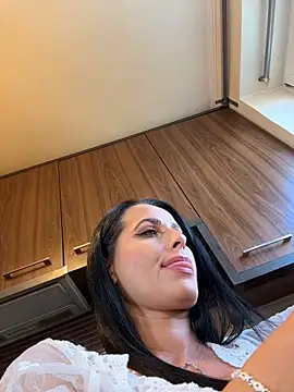 Hotmomcheckk_ webcam