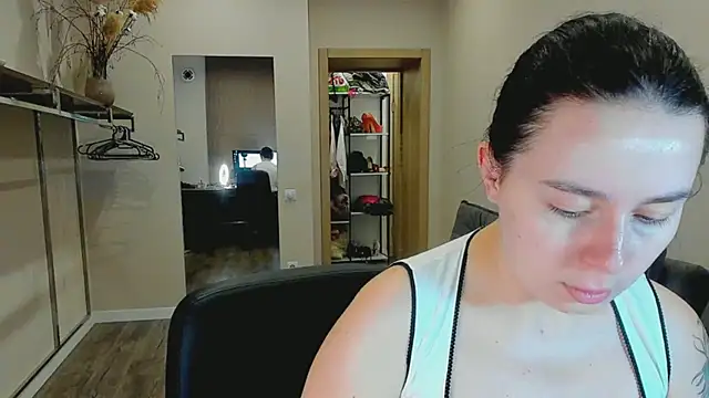 Di_na_Bell webcam