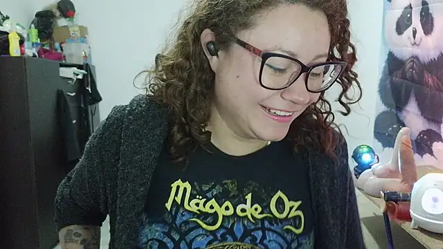 curly_greeneyed webcam