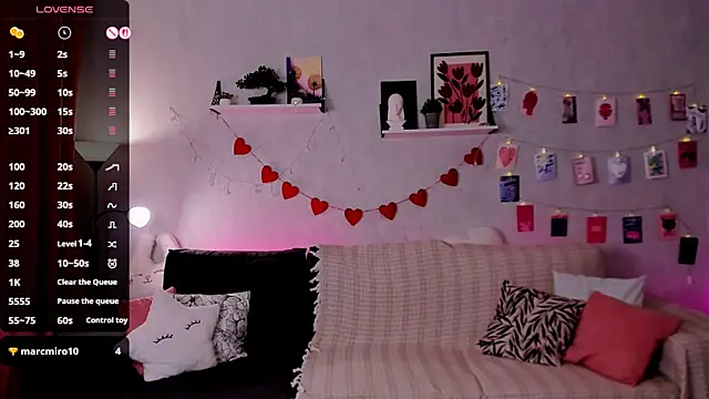 BellaCaress webcam