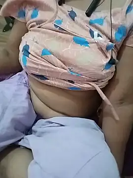 Menka_cut34 webcam