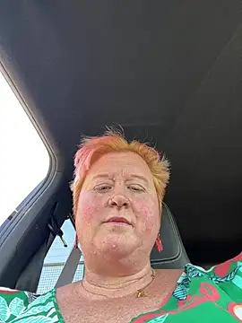 BustyRedxx webcam