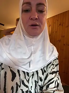 GoldenGoddess- webcam