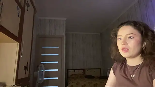 CrispyVeil webcam