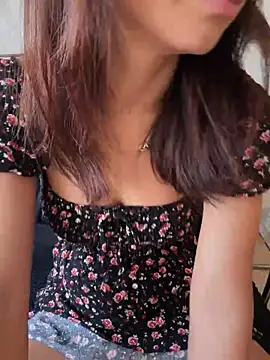 Adriennesexxx webcam