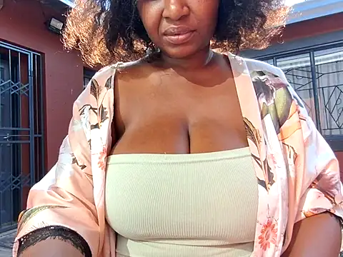 EbonyRose9 webcam