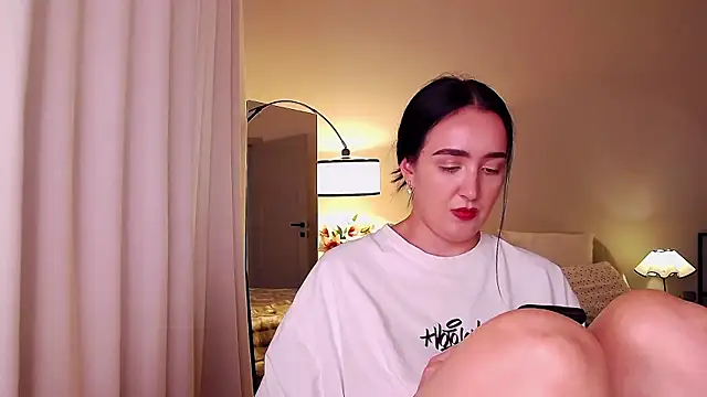 KimKhallifa webcam