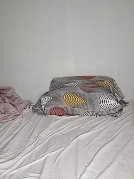 Strongshemail webcam