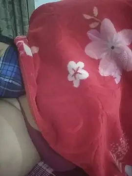 momo_loves webcam