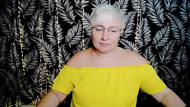 Olivia_playful webcam