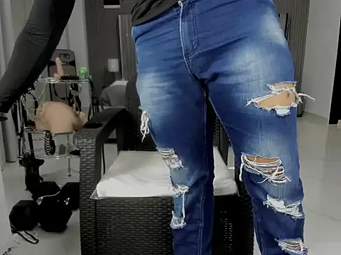 master_leather webcam