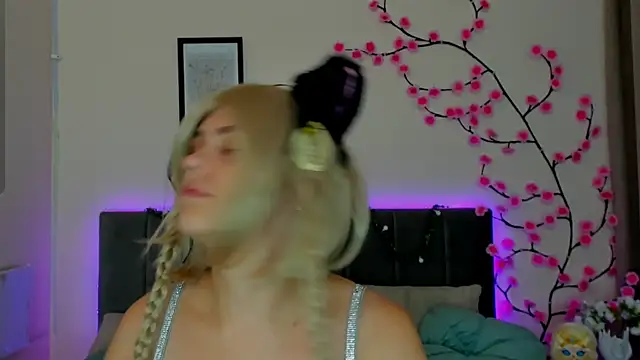 DellaRows webcam