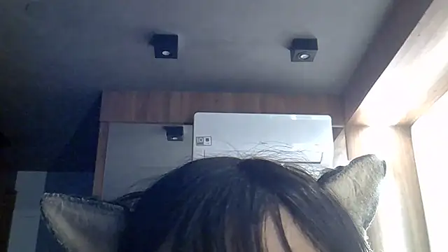 SkinnyKitten Live Web Cam Show