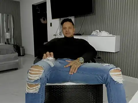 master_leather webcam