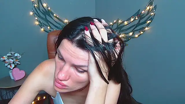 MilaLoona webcam