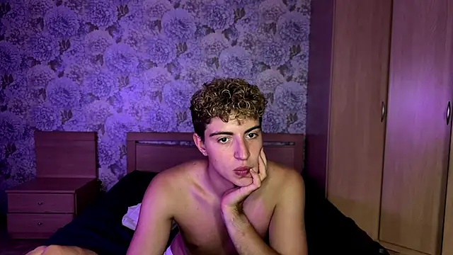 AlfredSweet live sex cam