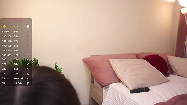 EarlieMominee live cam on StripChat