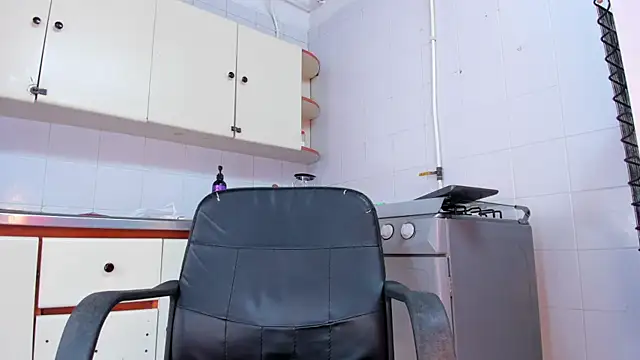 BustyGlow webcam