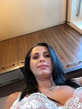 Hotmomcheckk_ webcam