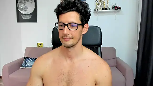 BrutusK08 live cam on StripChat