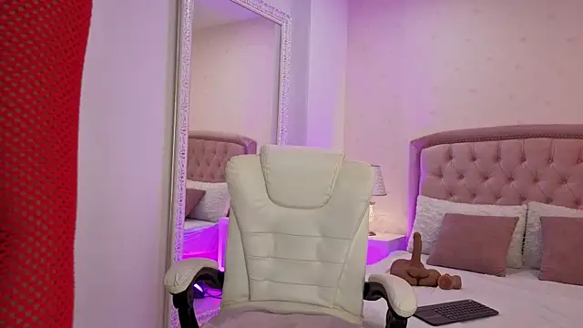 chloemoon9 - ChloeMoon9's free webcam - UK Sex Cams